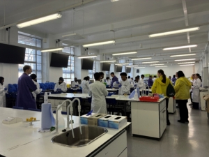 School children learning about flow cytometry